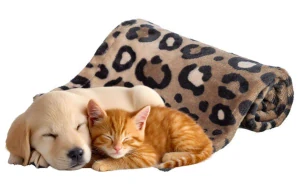 TRIXIE Plyšová deka LEO, 70 x 50 cm, vhodná pro alergiky, leopardí