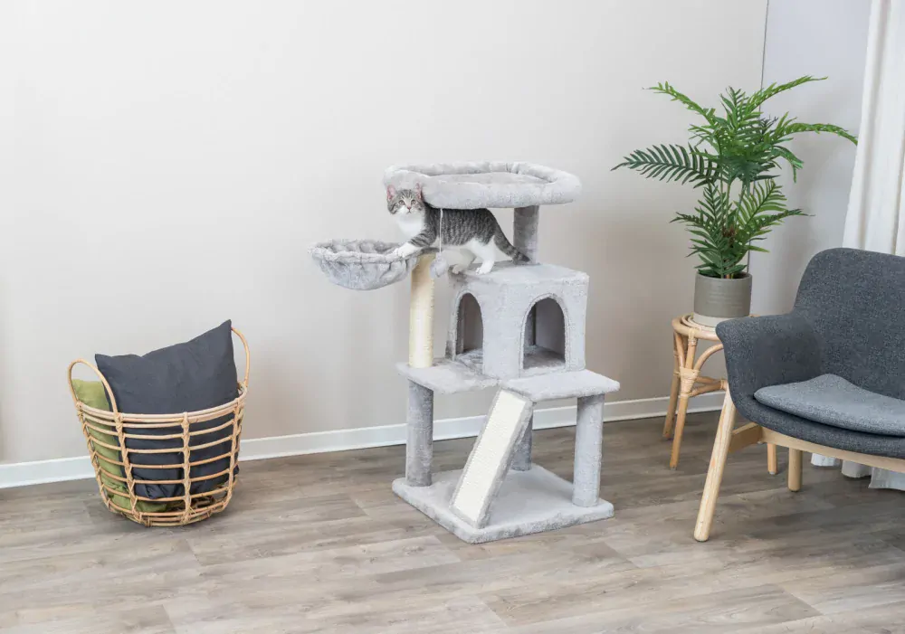 TRIXIE Škrábadlo JUNIOR Pepito 98 cm, šedá