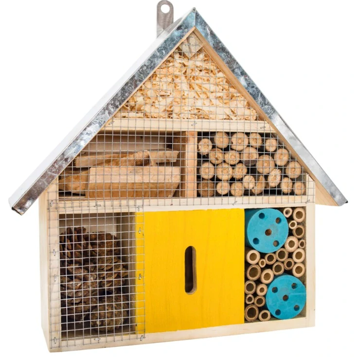 PetBuddy barevná vilka, hotel pro hmyz, 30 x 9 x 27.5 cm, borové dřevo