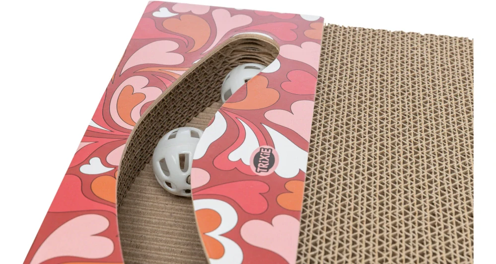 TRIXIE Škrabací karton VALENTINE, s míčky a catnipem, 38 x 5 x 30 cm, červená - LIMITOVANÁ NABÍDKA