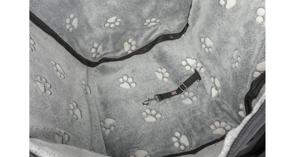 TRIXIE Potah na sedadlo auta, úzký, vysoké boční panely, 0.5 x 1.45 m, šedá s tlapkami/černá