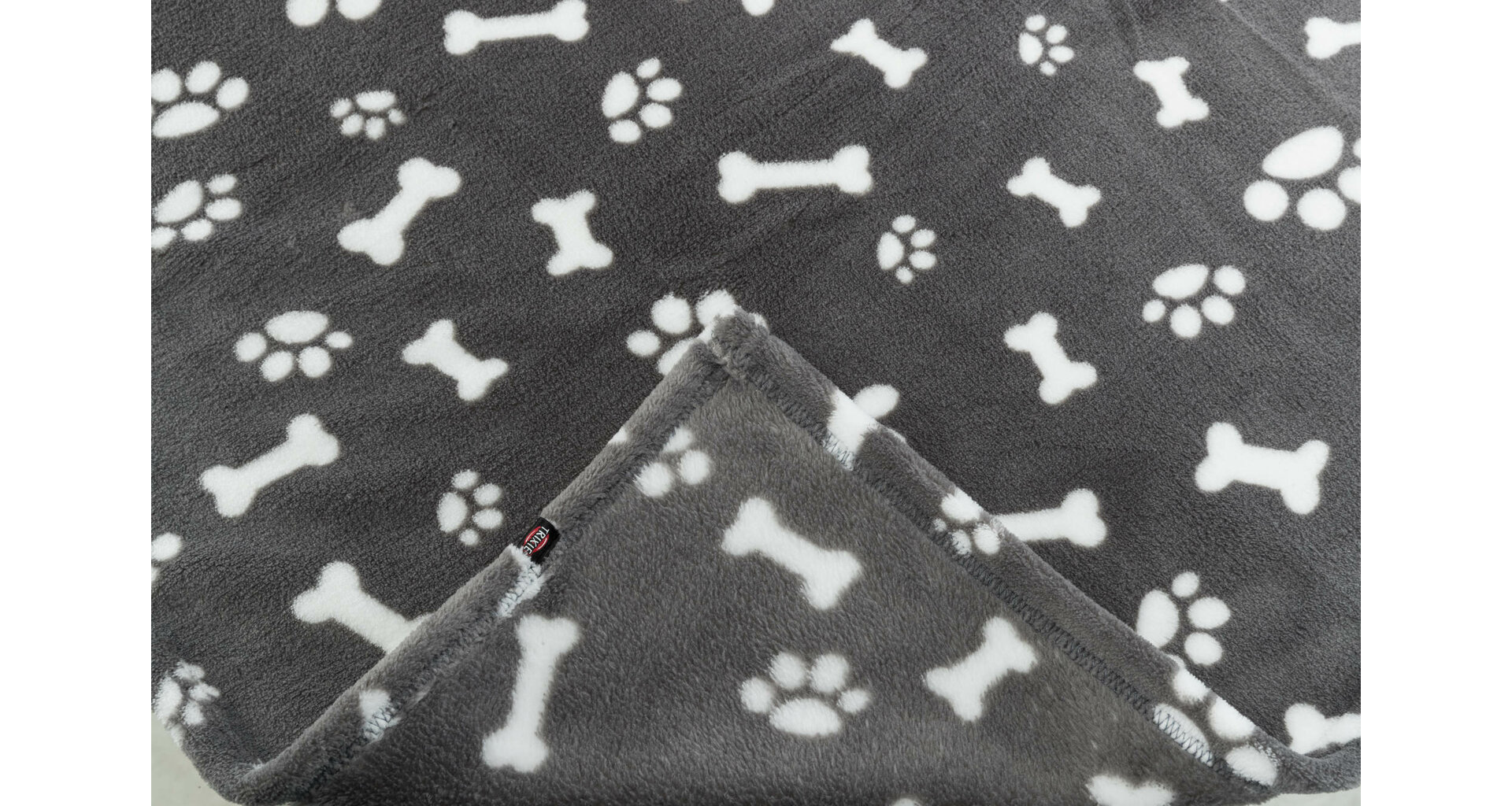 TRIXIE Plyšová deka KENNY, šedá s kostičkami a packami 75 x 50cm