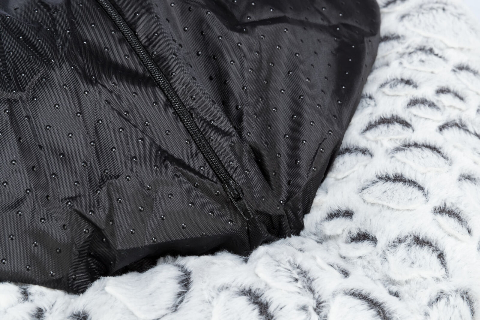 TRIXIE MILA kulatý plyšový pelech, bílá/šedá ø 60 cm