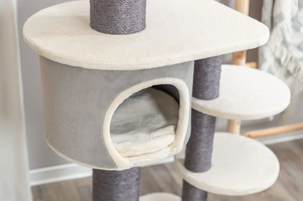 TRIXIE Škrabadlo MARCELLO, 140 cm, 4 podesty, kukaň, míč, krémová/šedá