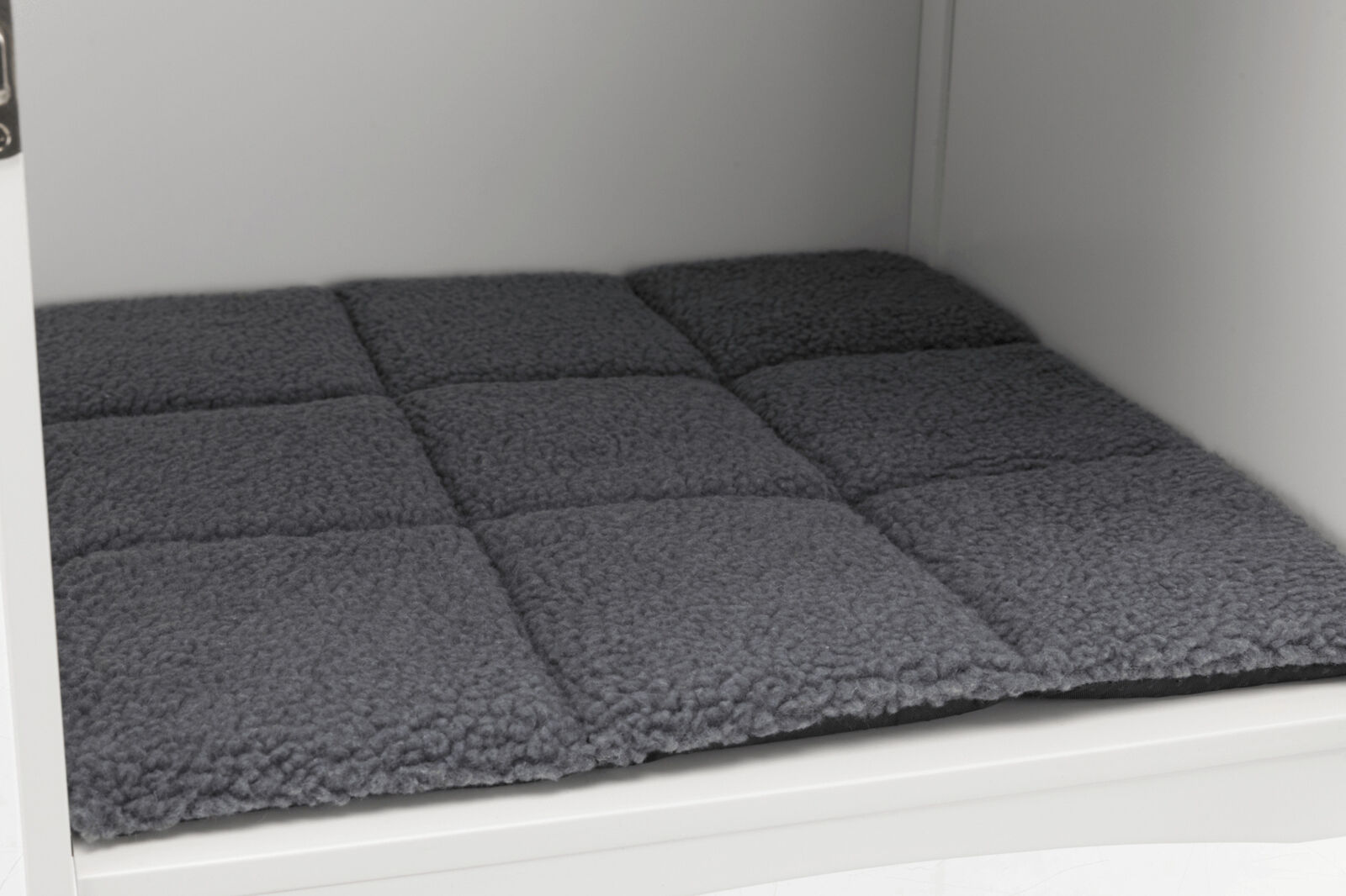 TRIXIE Home Kennel - bouda/pelíšek, S: 48x51x51cm, bílá