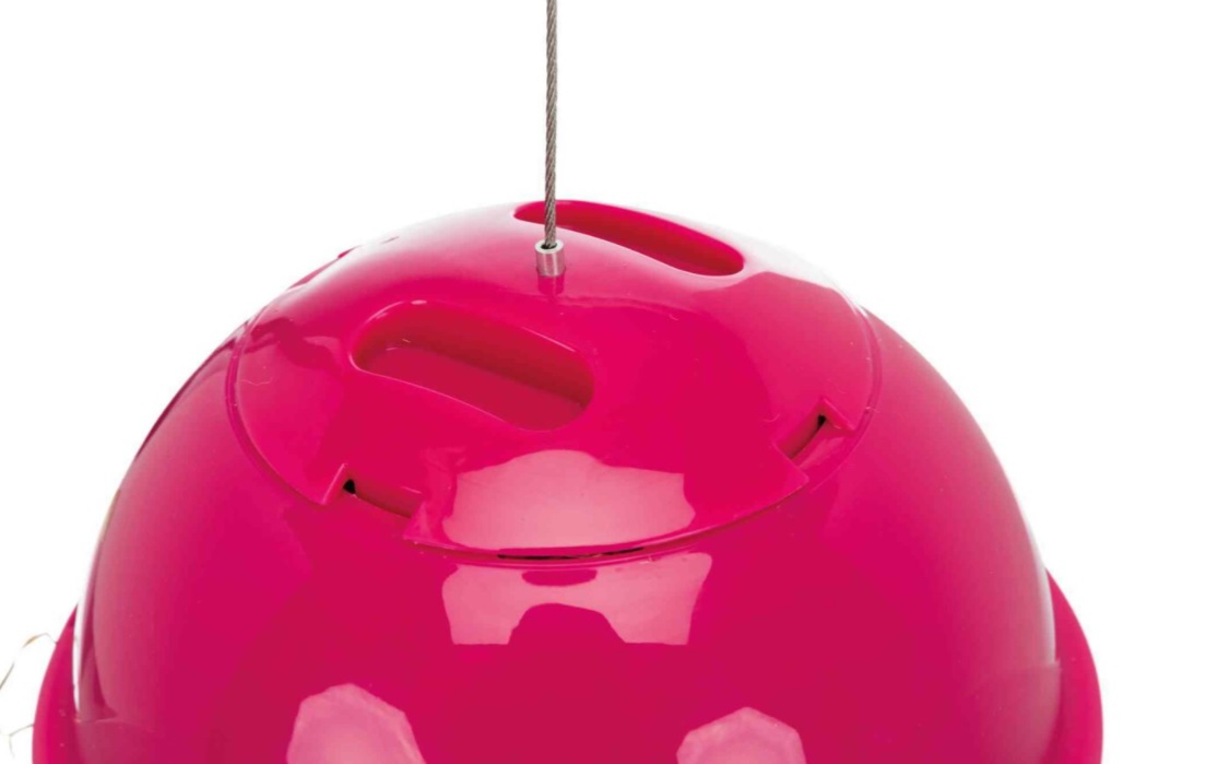 TRIXIE Závěsný míč na potravu napůl plastový/pletivo 16 cm