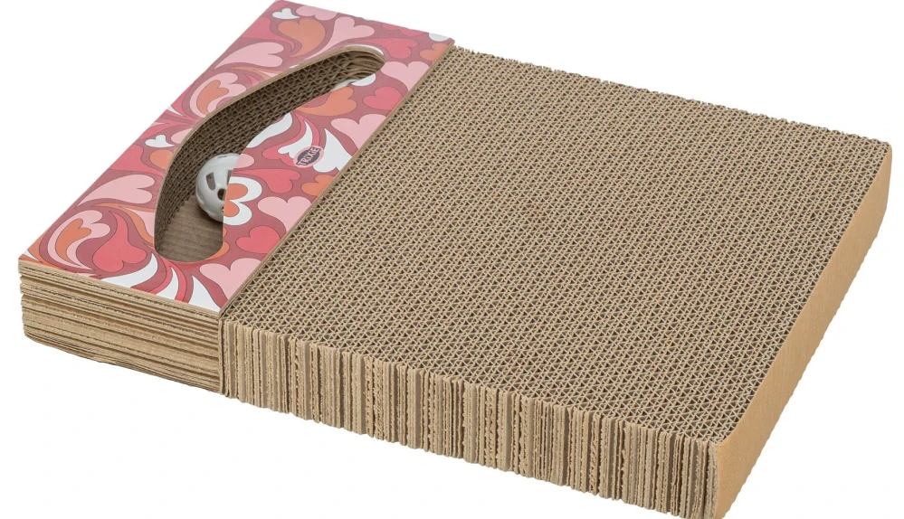 TRIXIE Škrabací karton VALENTINE, s míčky a catnipem, 38 x 5 x 30 cm, červená - LIMITOVANÁ NABÍDKA