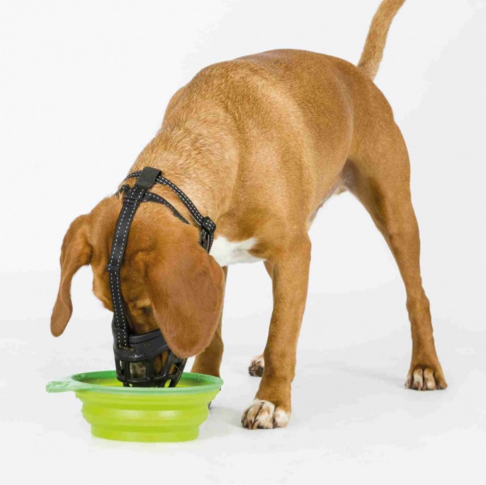 TRIXIE Silikonový náhubek FLEX S 19 cm/hlava max.18 cm černý