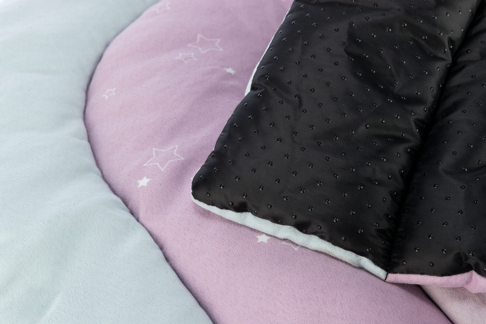 TRIXIE JUNIOR patchwork polštář DUHA, 68 x 62 cm, mátová/lila, růžová, velur