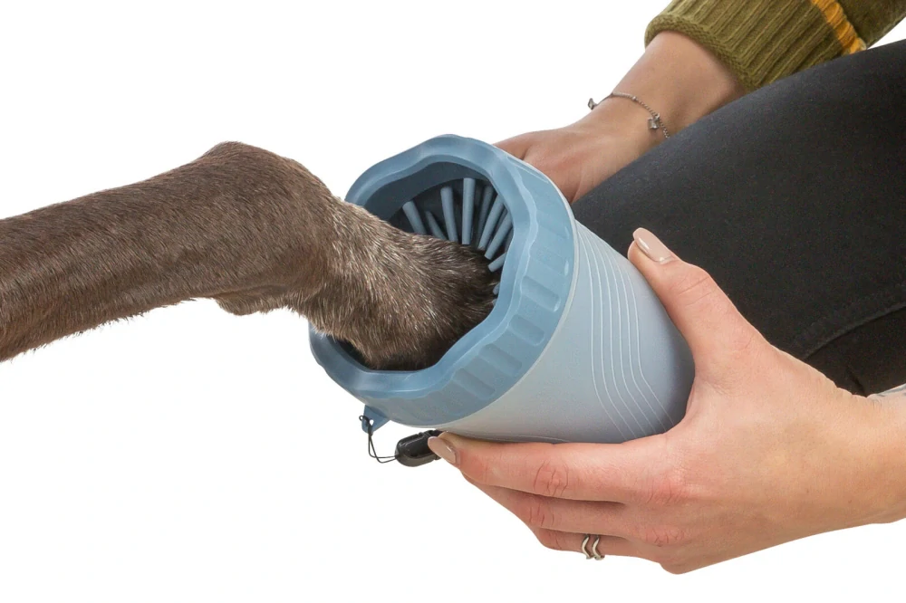 TRIXIE PAW CLEANER - kalíšek k čištění tlapek, silikon/plast, modrá S-M