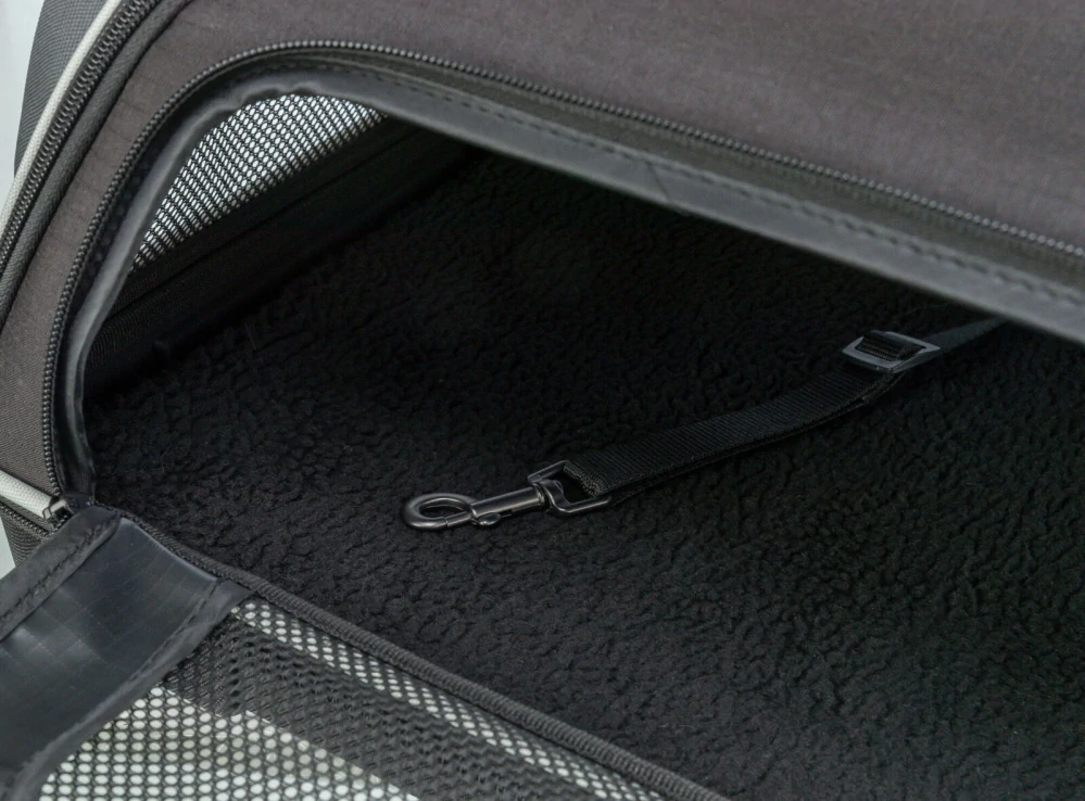 TRIXIE Letecká přepravní taška BOARDING, 55 × 23 × 40 cm, do 7 kg, černá/šedá