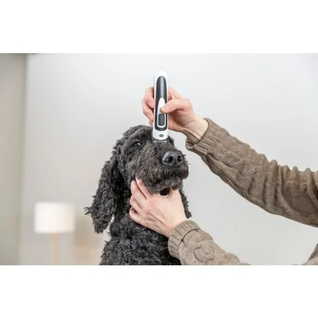 Stříhací strojek CLIPPER SLIM TR500 15 W - akumulátorový, černá/bílá